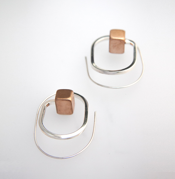 MANUGANDA LINEA CONTINUA 03 earrings cube